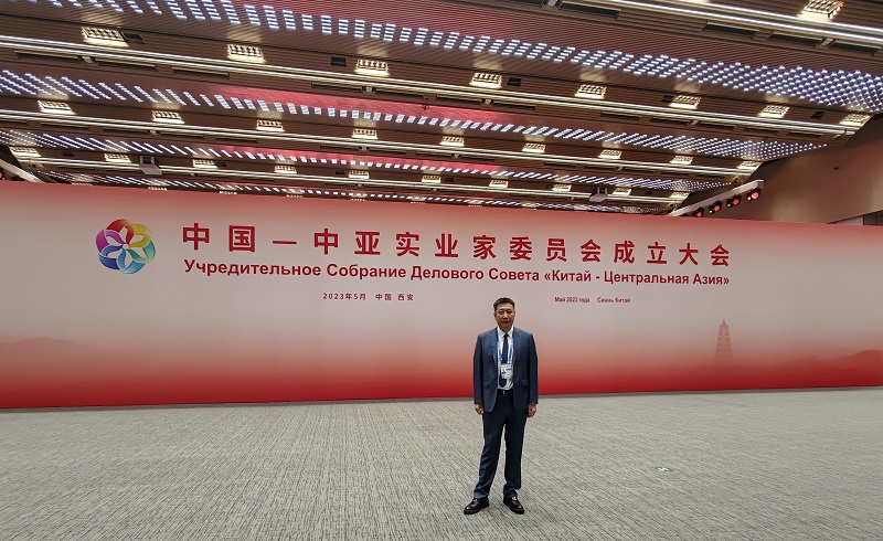 院长出席中亚五国委员会成立大会.jpg